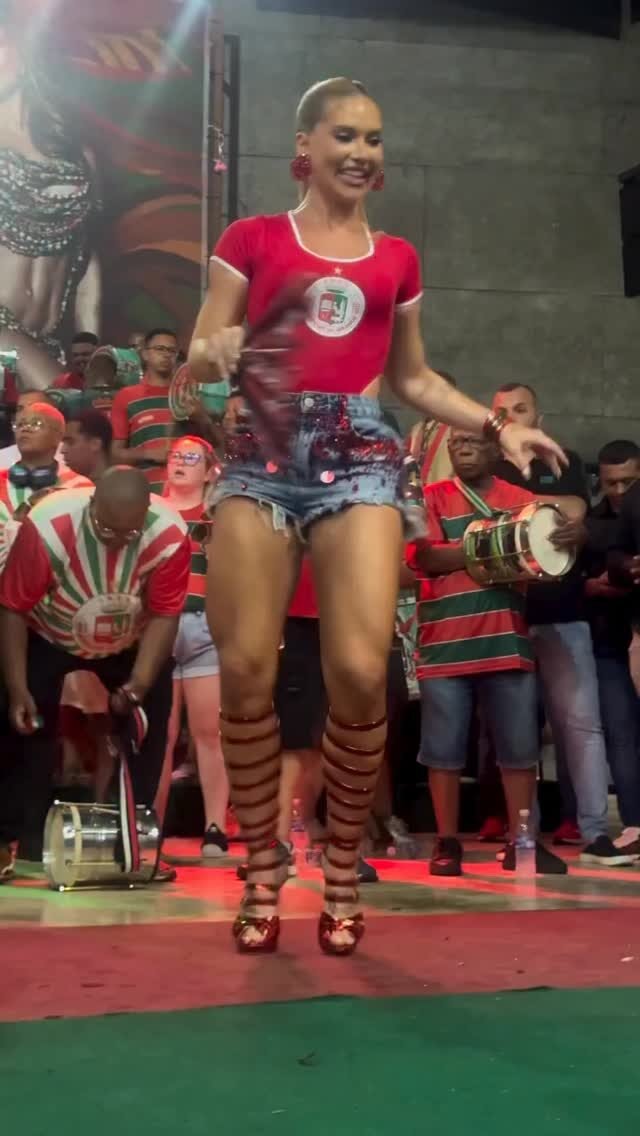 Instagram post from imperiodosleques. This post is in position 8.